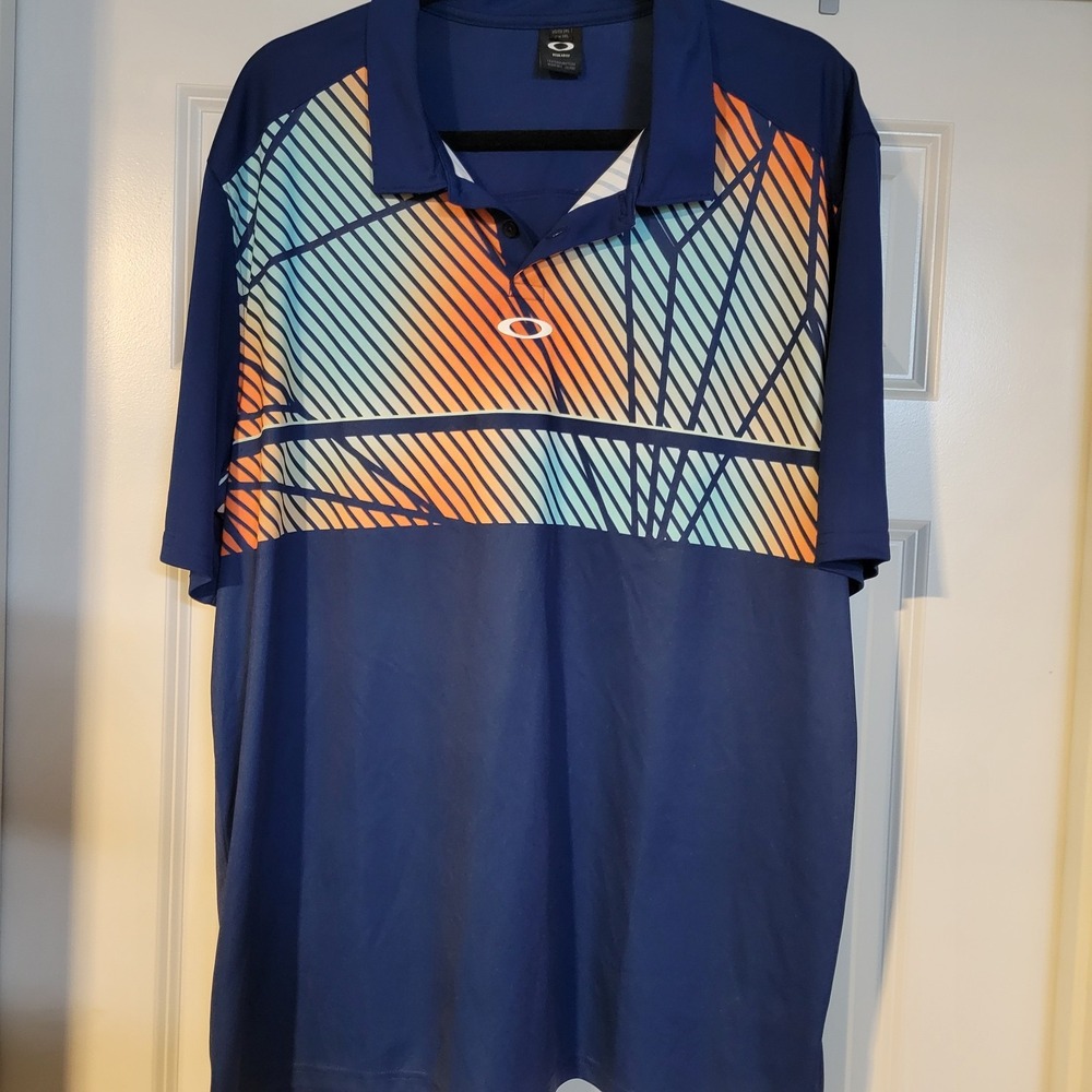 Oakley blue graphic print polo shirt, size US 2xL, Short sleeve, comfortable.